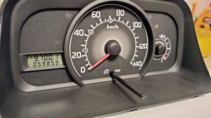 サンバー　TT2　メーターのバックライトが消えない症状